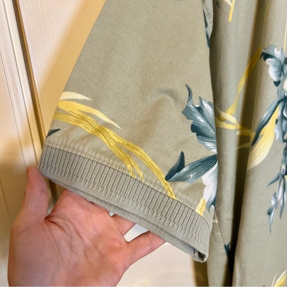 Tommy Bahama Floral Polo Shirt Green Blue and Yellow Ribbed Collar & Sleeves LRG - Picture 4 of 7